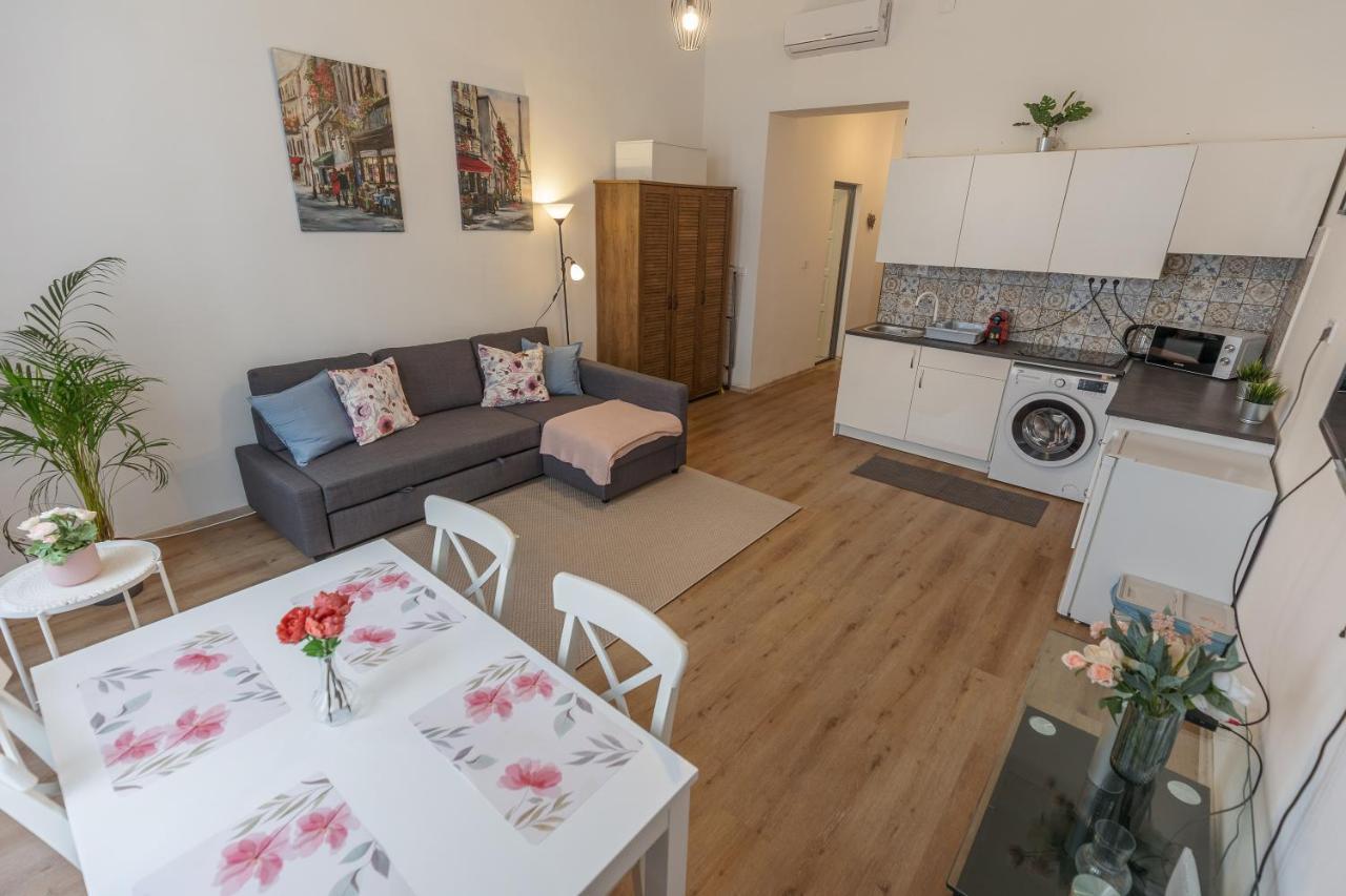 Emily's Lovely Place Apartman *